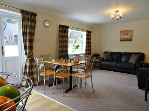 Comfort Plus - Lounge/Dining Area